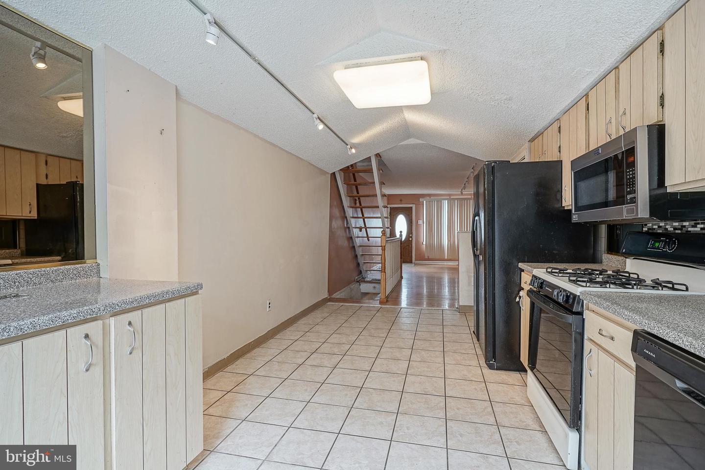 2645 S Alder St Property Photo 9