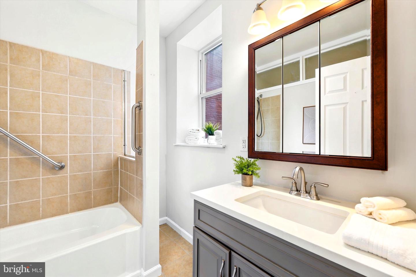 1215 N Randolph St #2 Property Photo 11