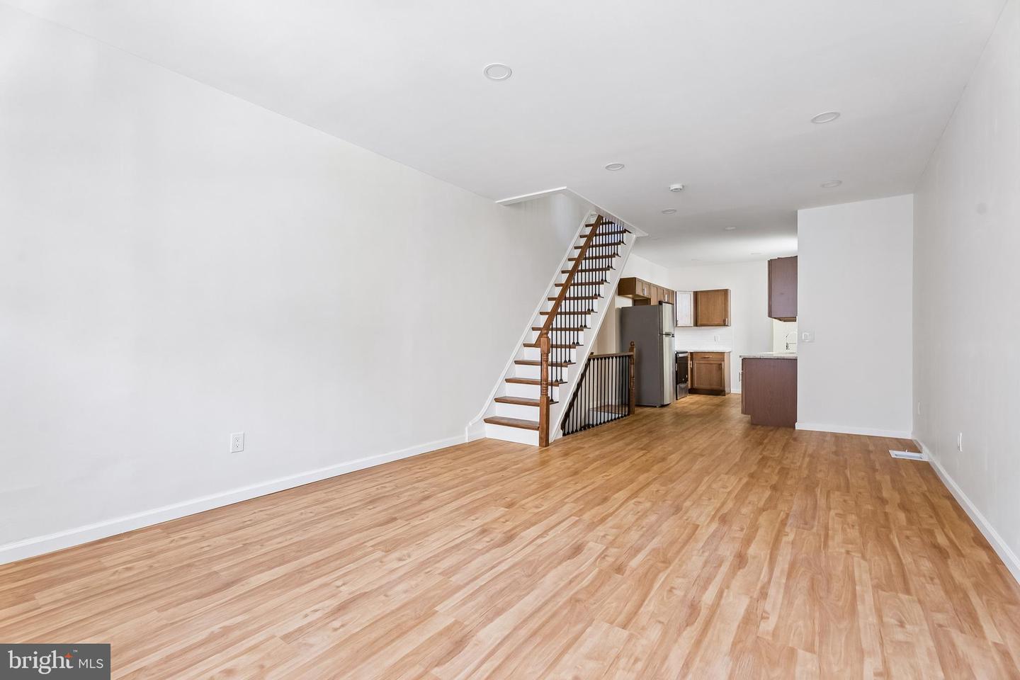1716 N Hollywood St Property Photo 3