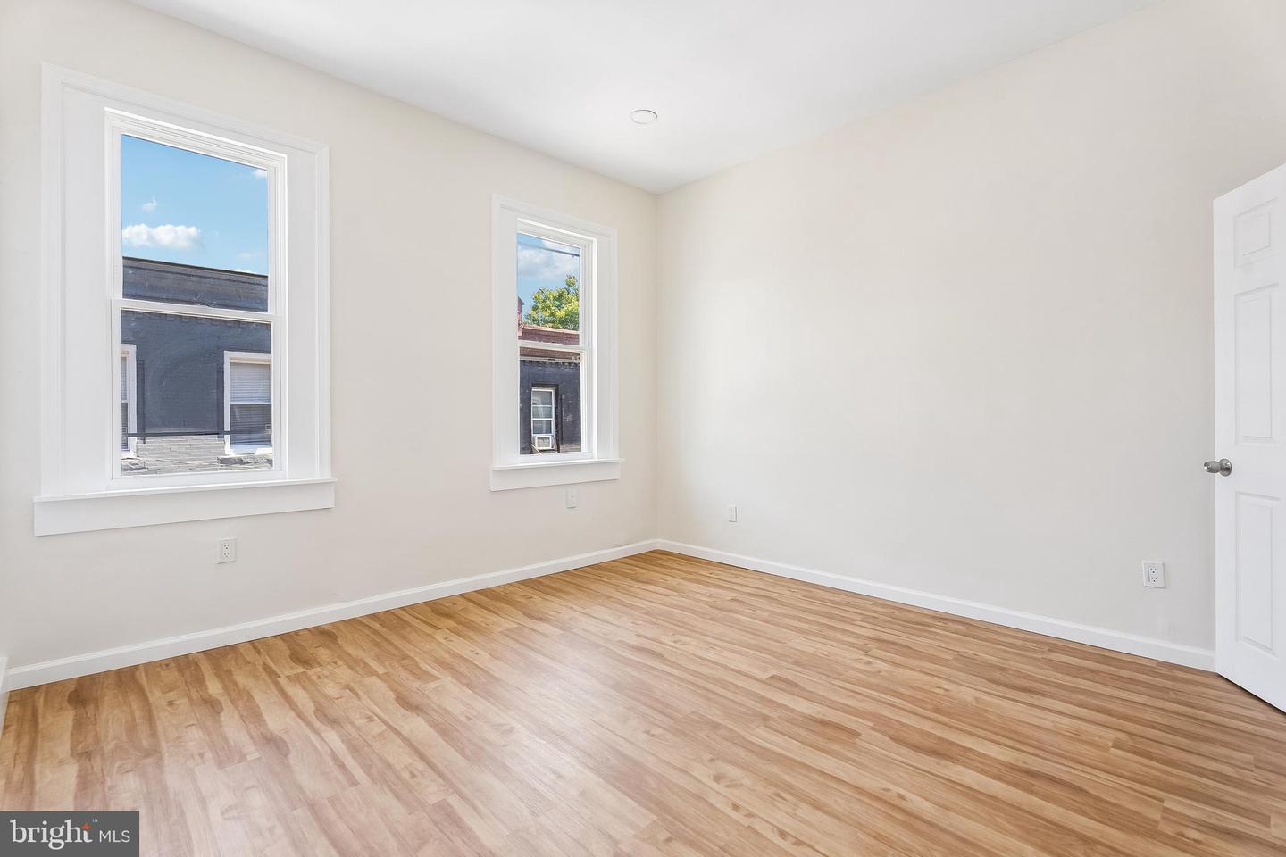 1716 N Hollywood St Property Photo 4