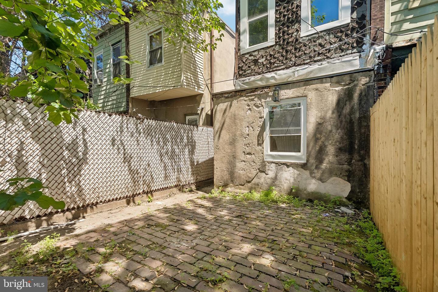 1716 N Hollywood St Property Photo 7