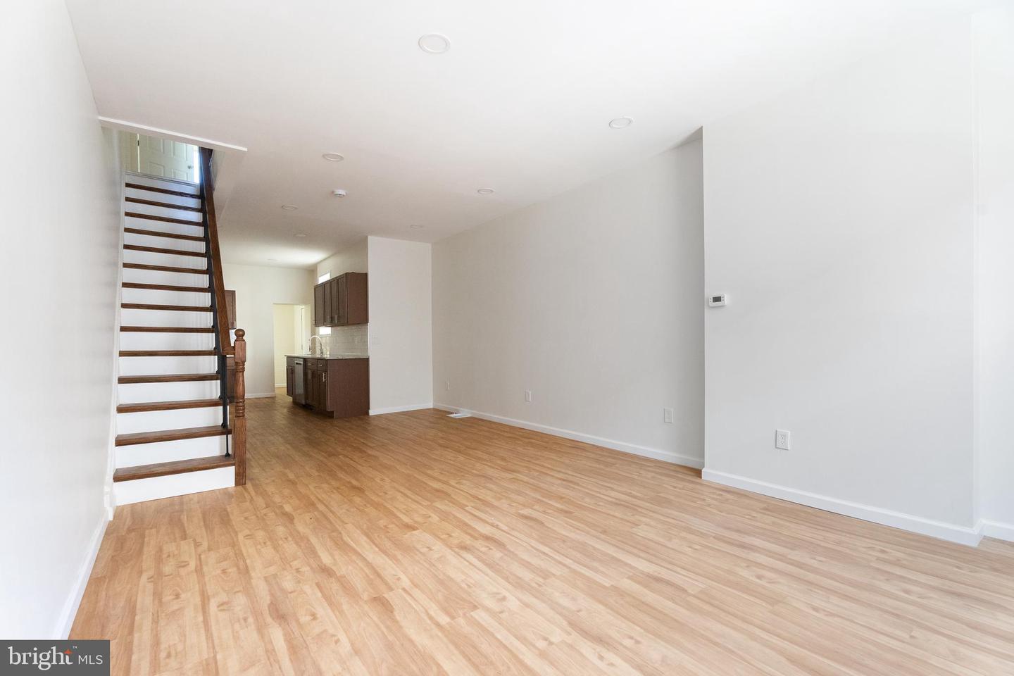 1716 N Hollywood St Property Photo 10