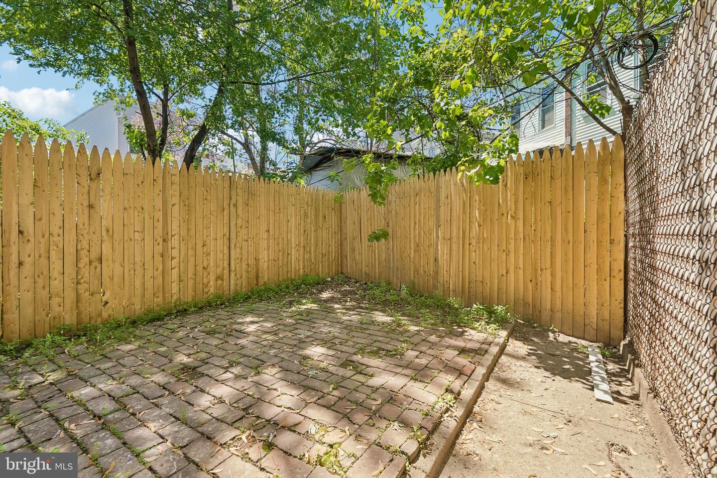 1716 N Hollywood St Property Photo 15