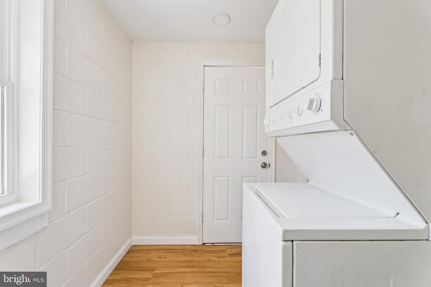 1716 N Hollywood St Property Photo 24