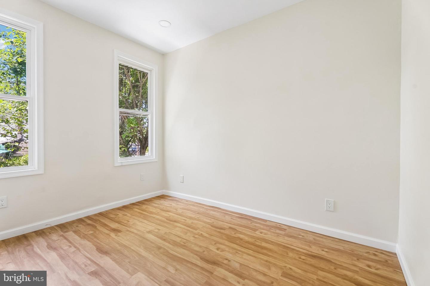 1716 N Hollywood St Property Photo 25