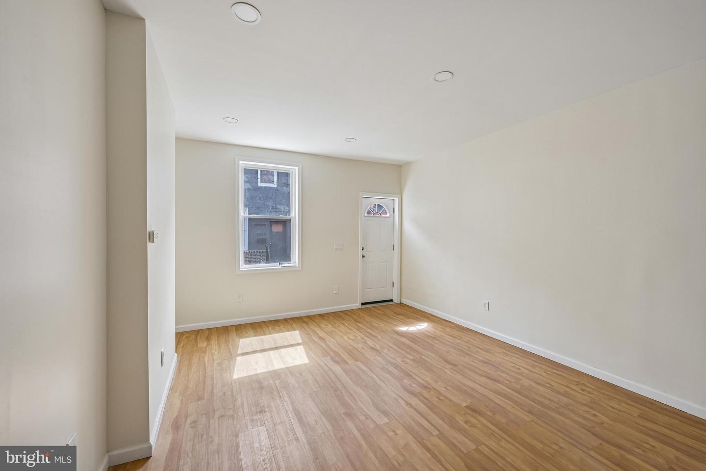 1716 N Hollywood St Property Photo 40
