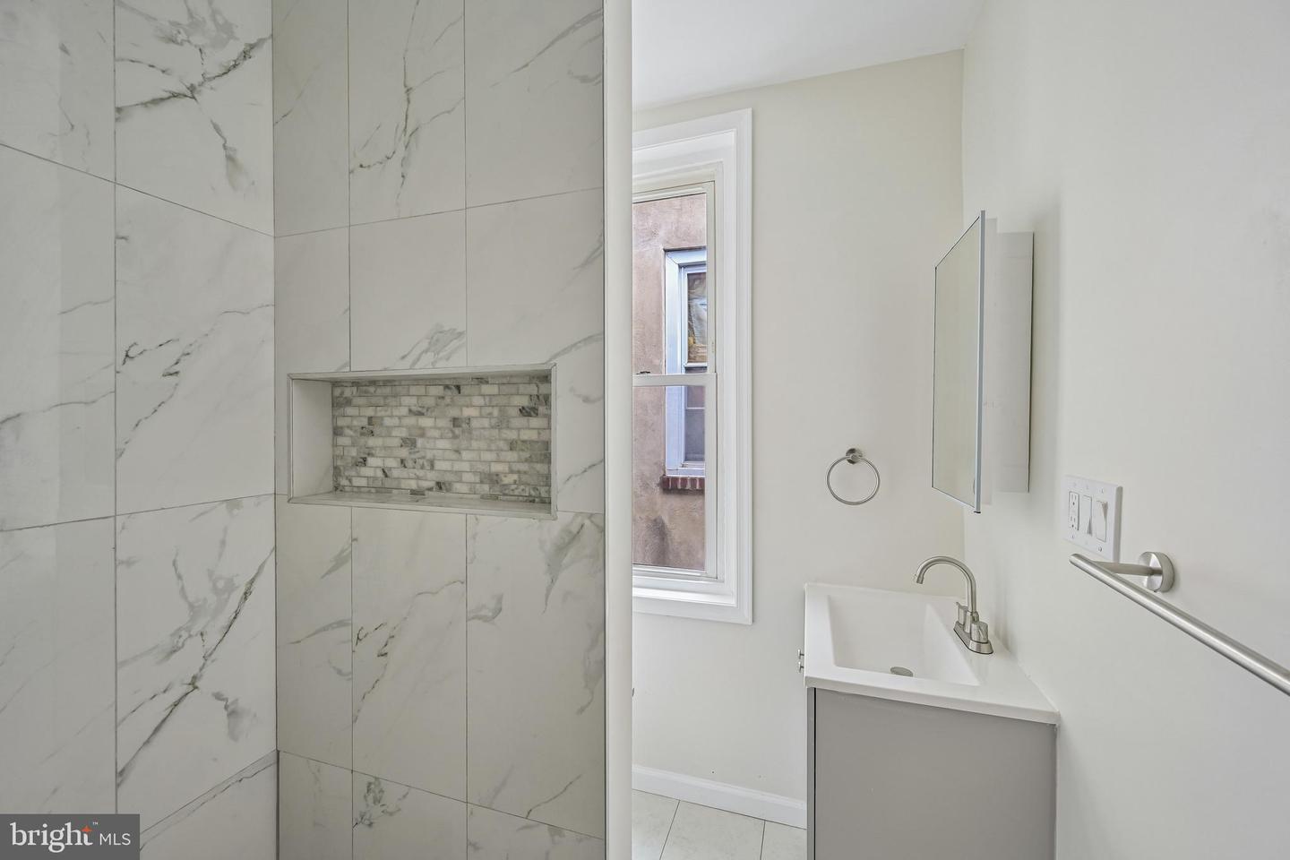 1716 N Hollywood St Property Photo 42