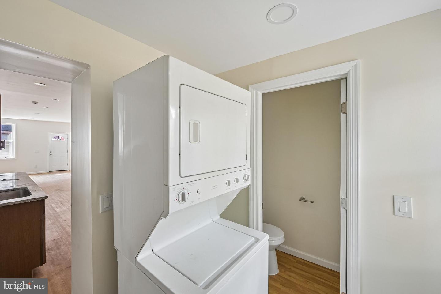 1716 N Hollywood St Property Photo 56