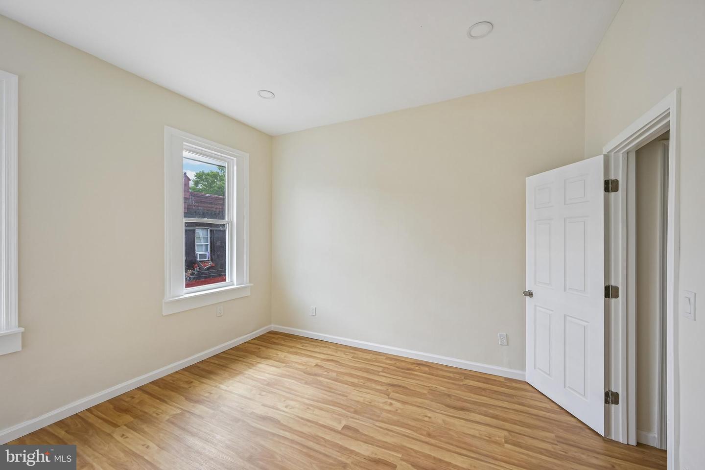 1716 N Hollywood St Property Photo 61