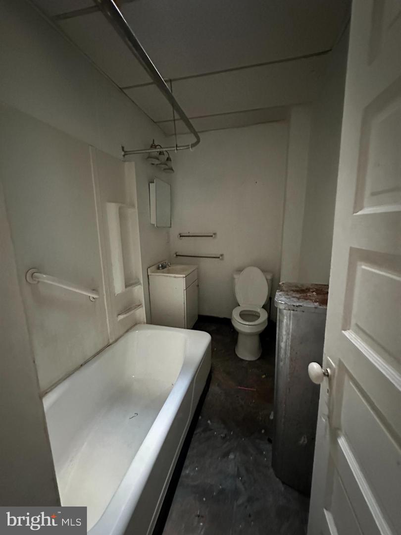 5912 Spring St Property Photo 5