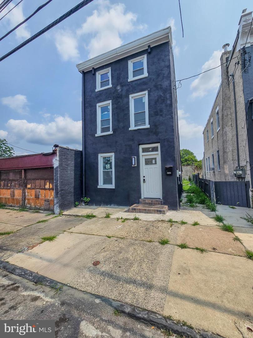 6137 E Wister St Property Photo 1