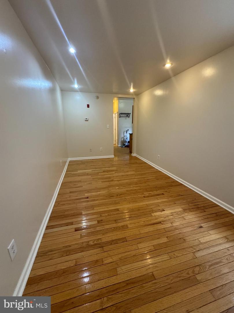 1118 Green St Property Photo 4