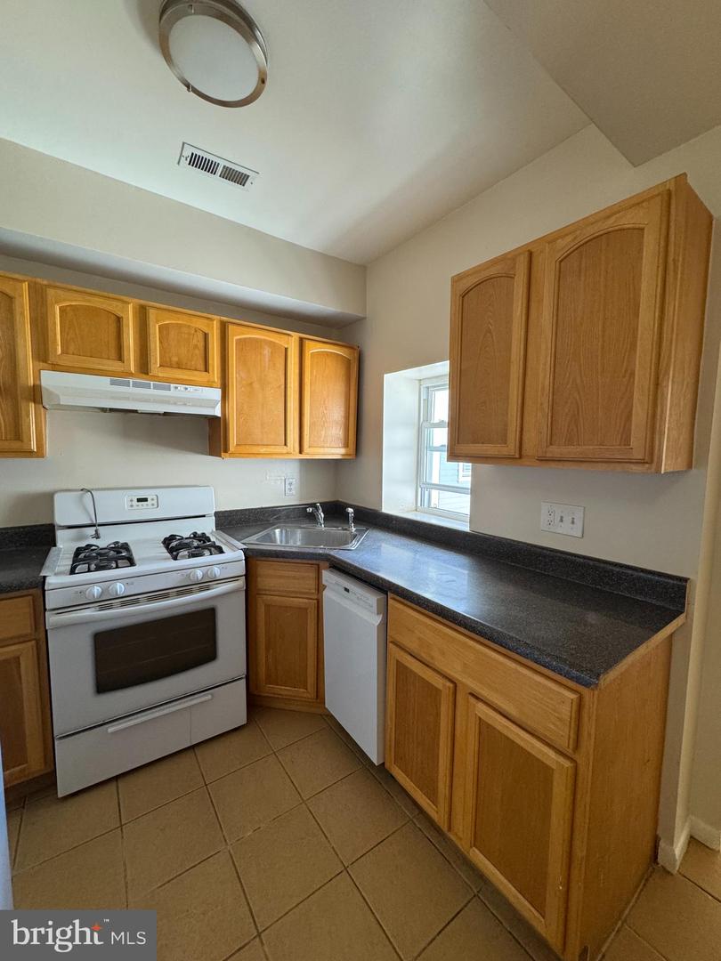 1118 Green St Property Photo 5
