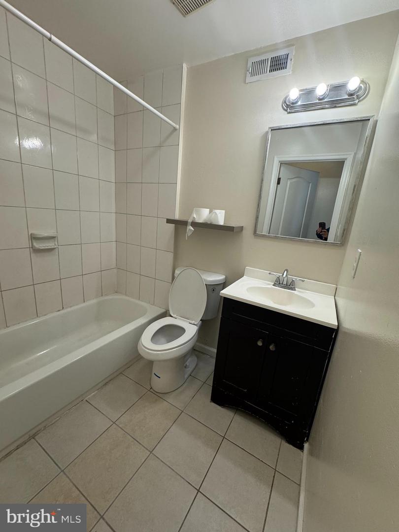 1118 Green St Property Photo 6