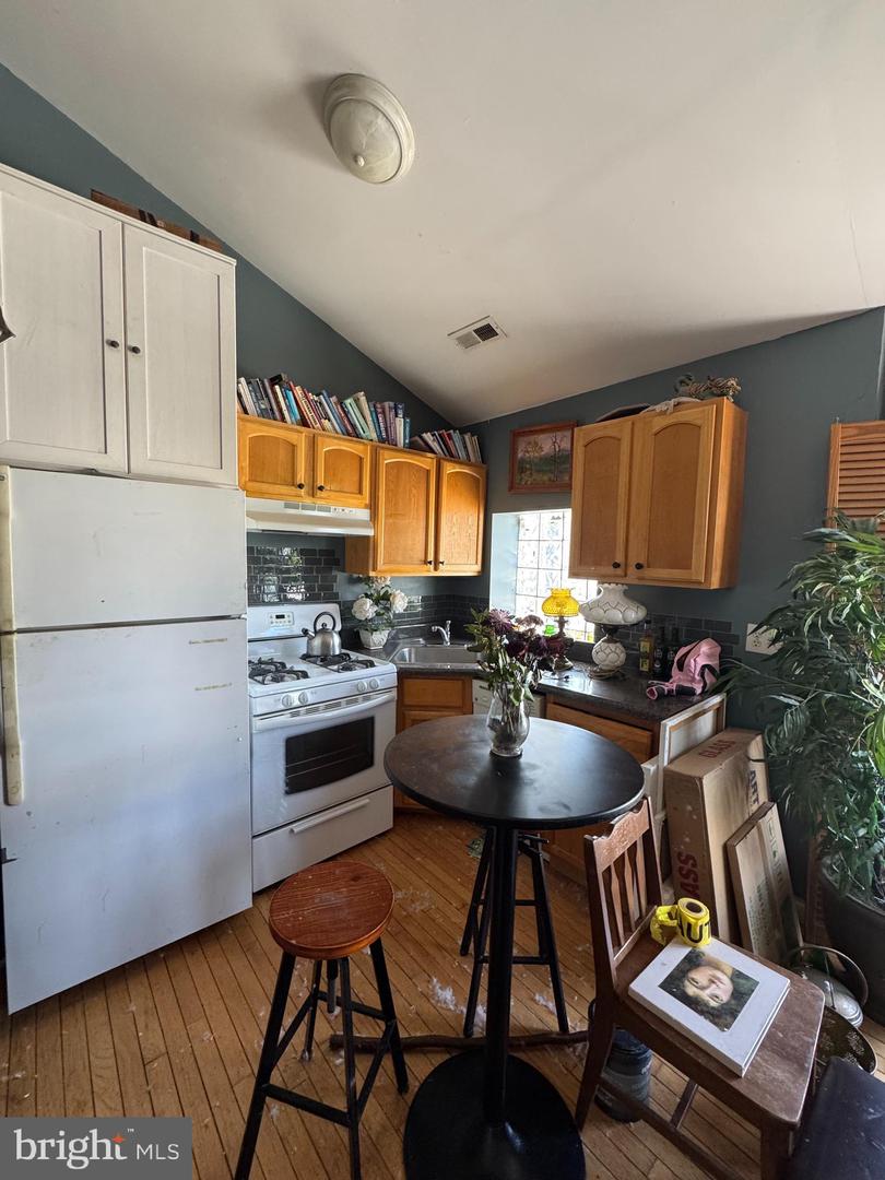 1118 Green St Property Photo 10