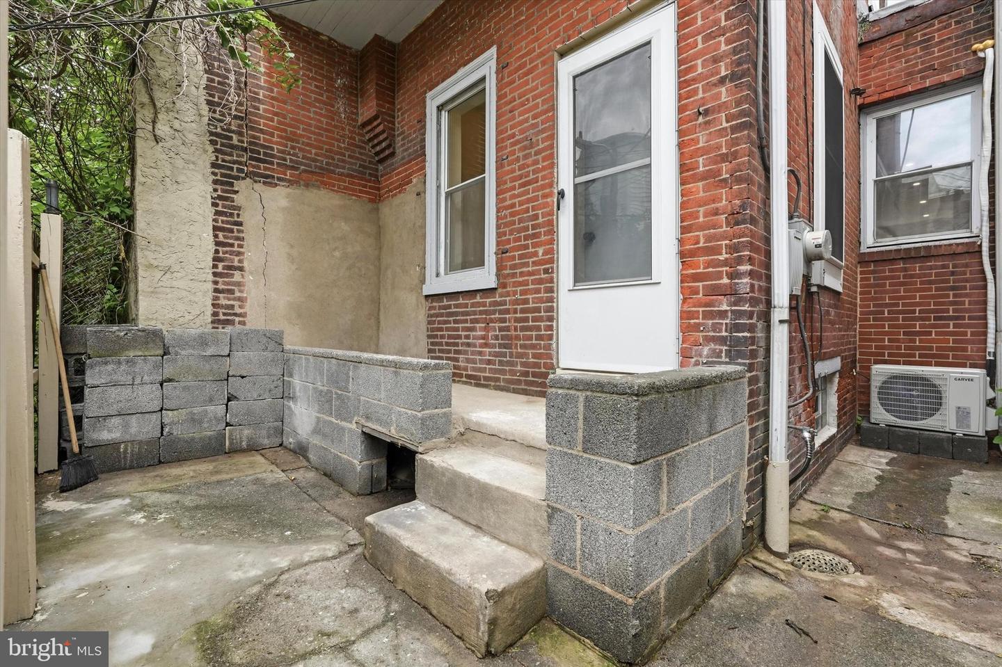 2304 Nicholas St Property Photo 27