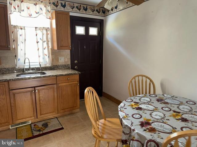 2643 S Alder St Property Photo 5
