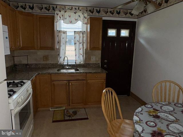 2643 S Alder St Property Photo 6