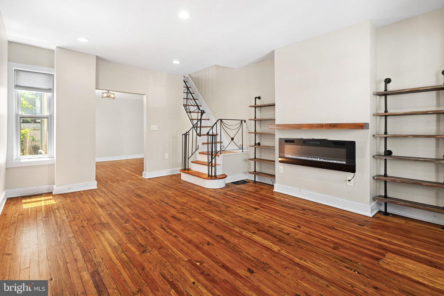 138 E Pleasant St Property Photo 3