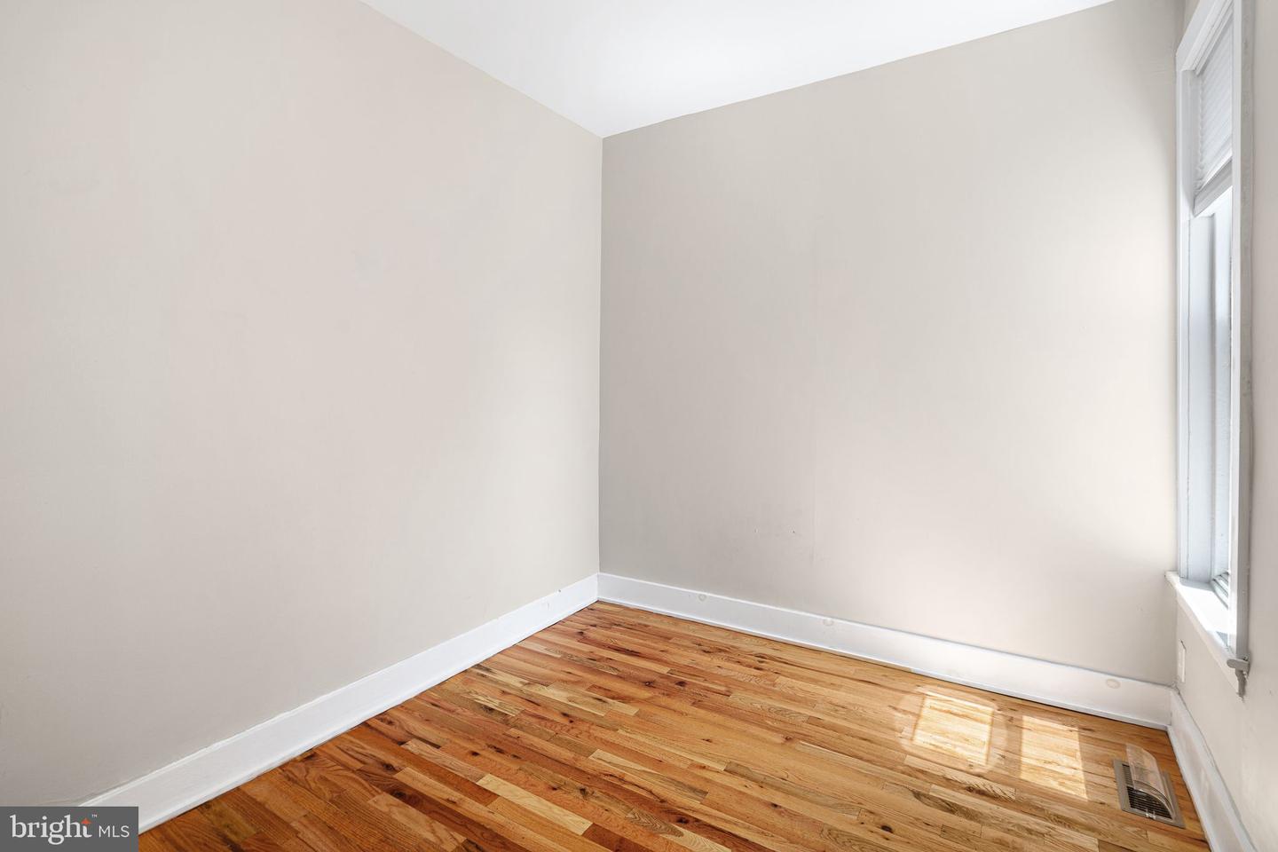 138 E Pleasant St Property Photo 18