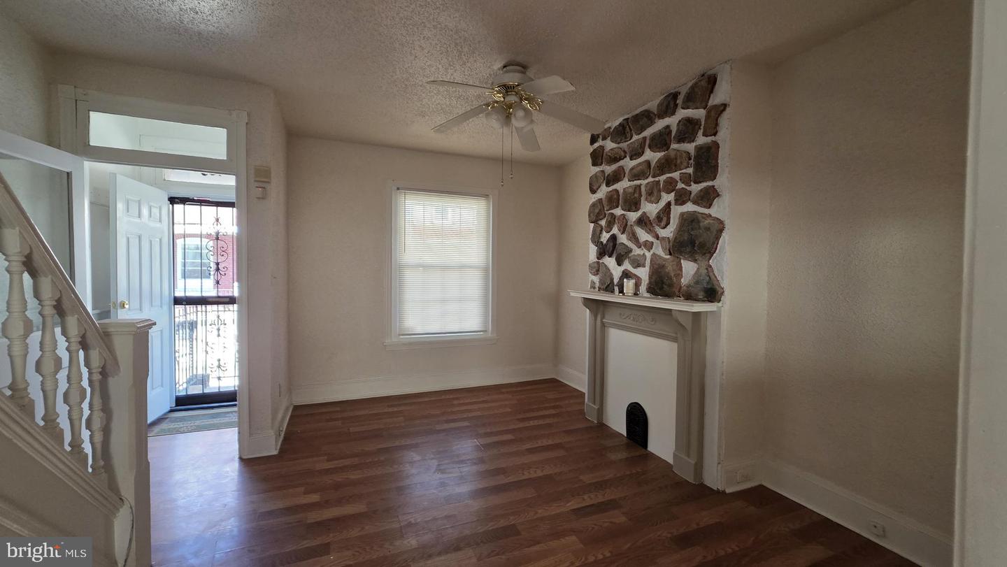 149 N Dearborn St Property Photo 4