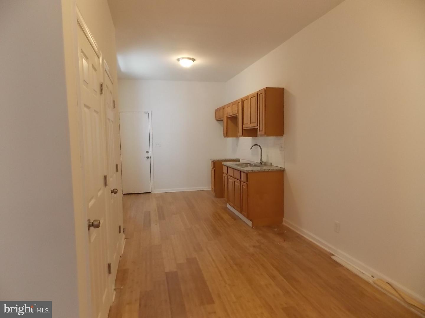 1718 W Huntingdon St Property Photo 3