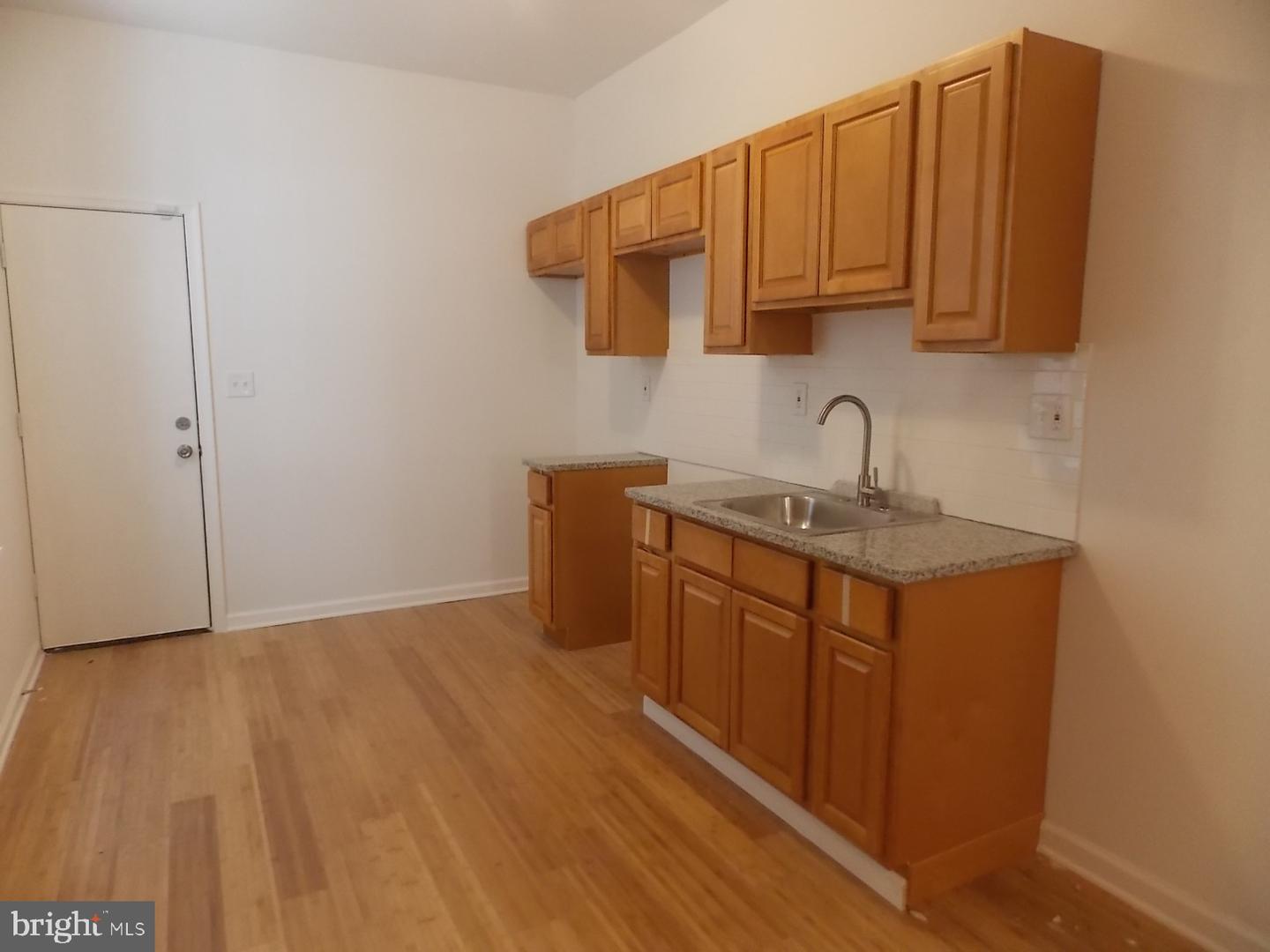 1718 W Huntingdon St Property Photo 4