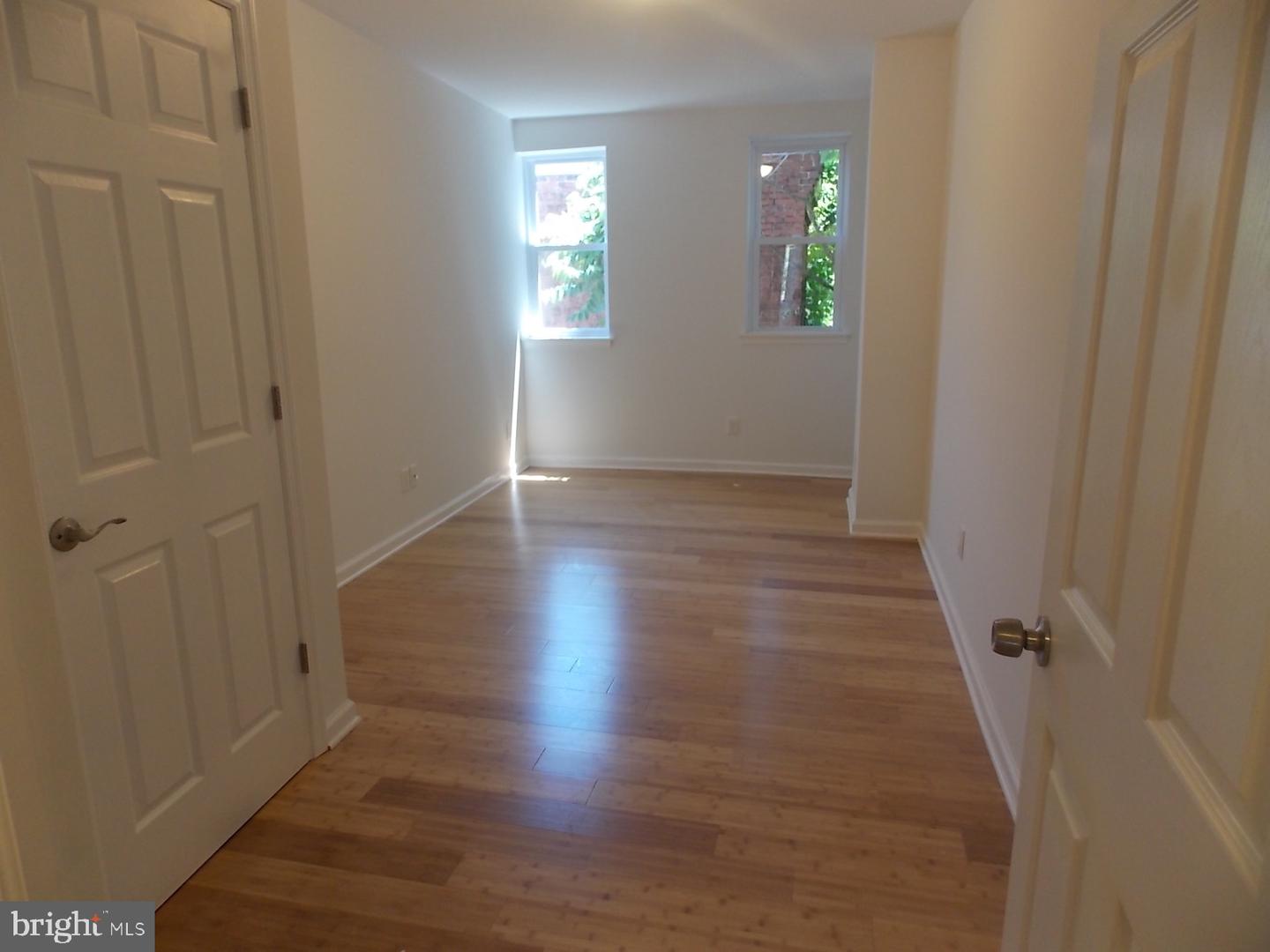 1718 W Huntingdon St Property Photo 8