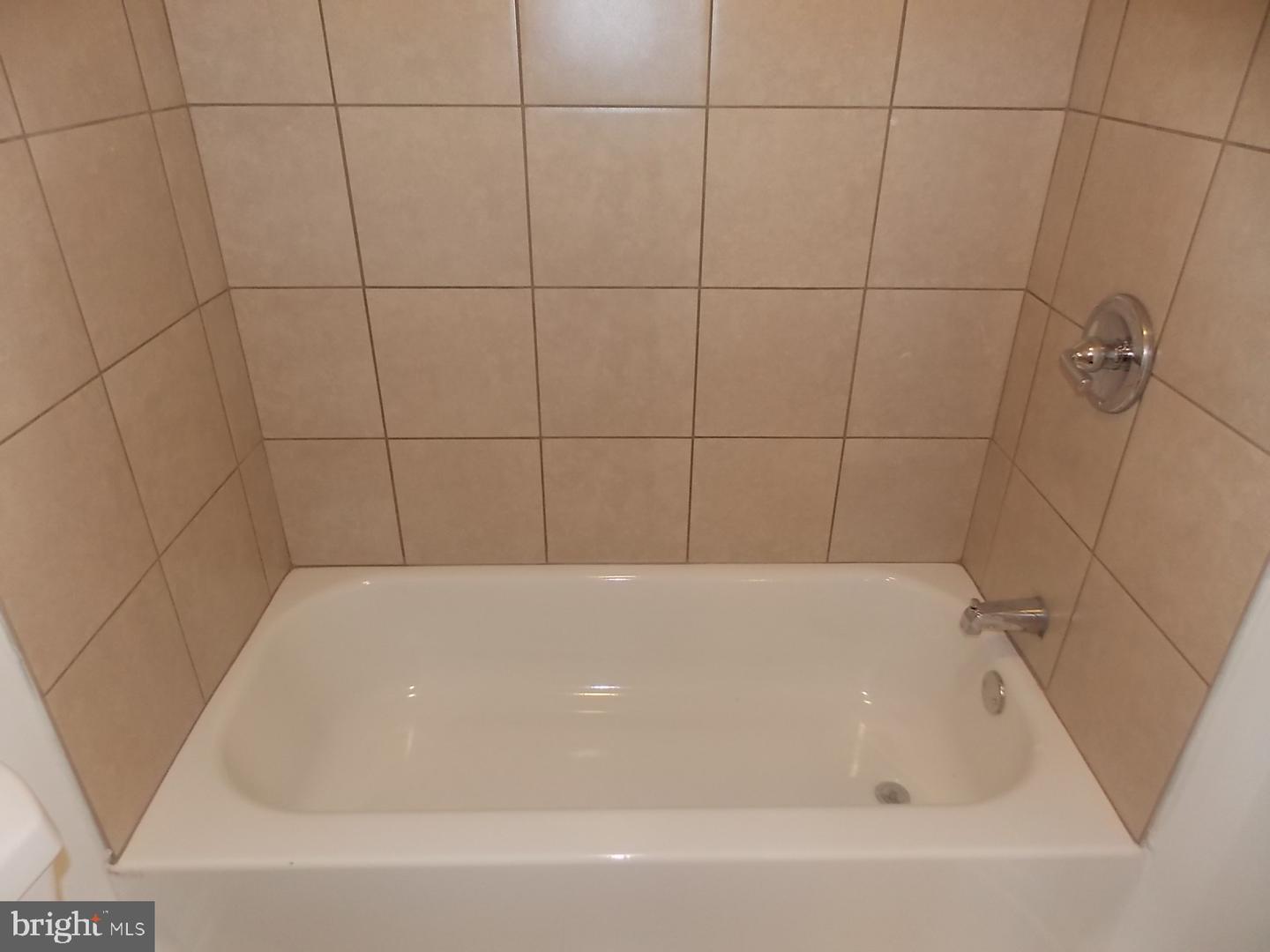 1718 W Huntingdon St Property Photo 9