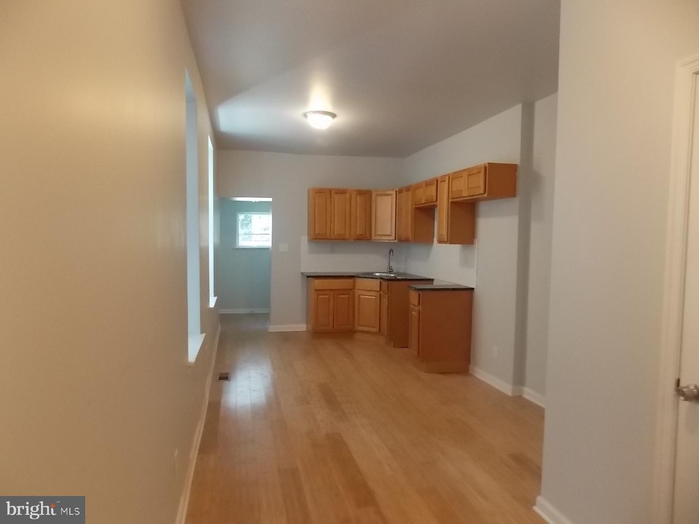 2228 N Woodstock St Property Photo 4