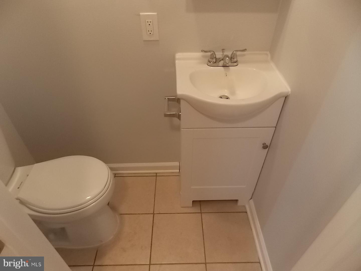 2228 N Woodstock St Property Photo 5