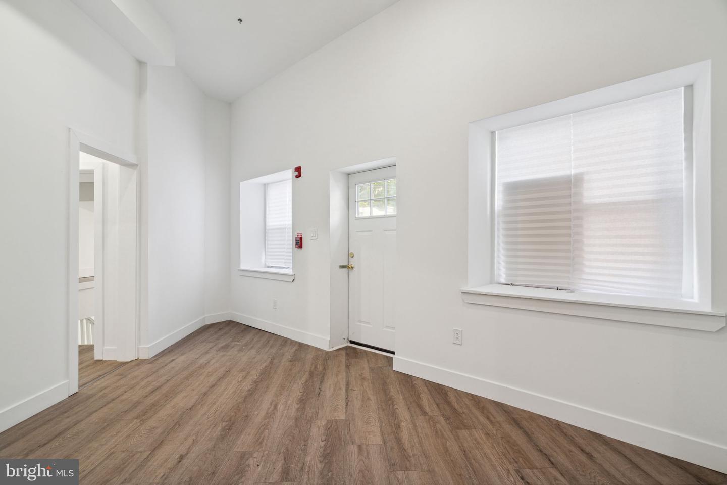 5164 Ridge Ave Property Photo 5