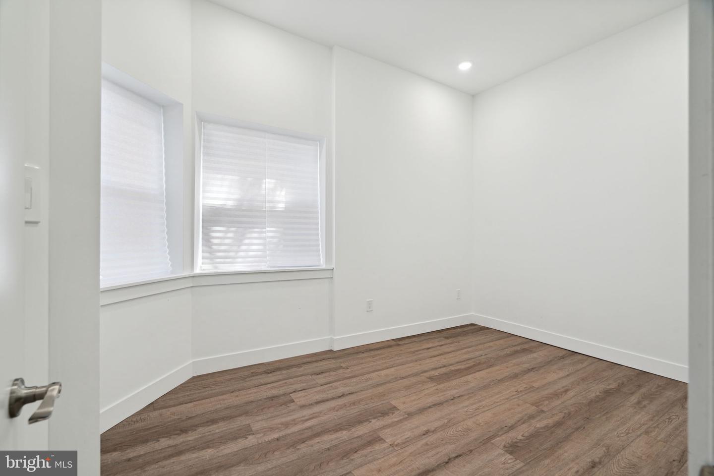 5164 Ridge Ave Property Photo 8