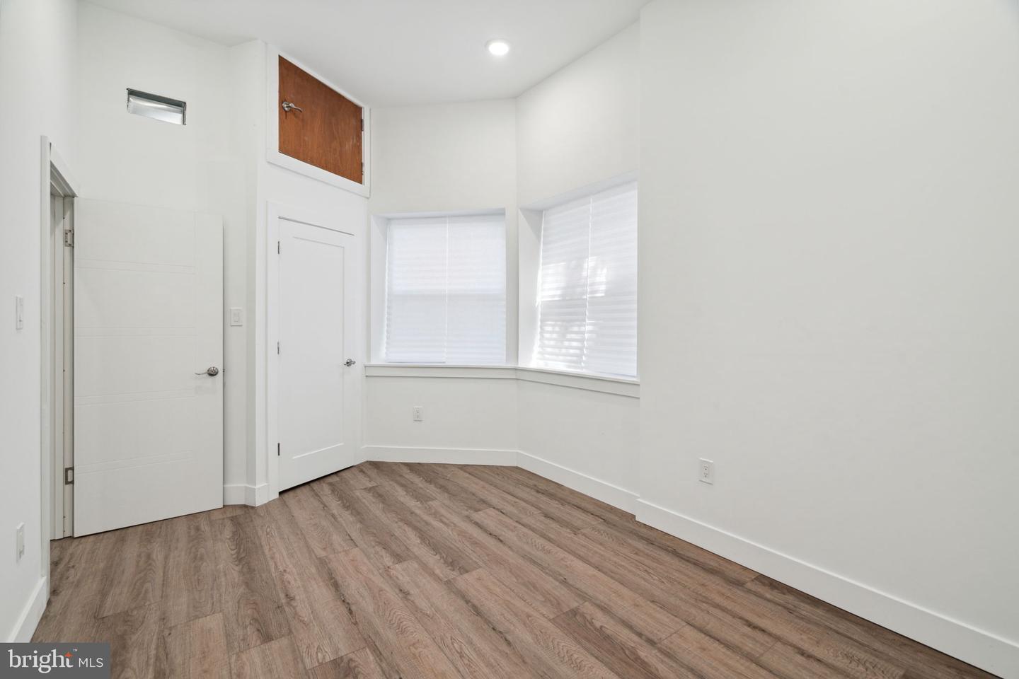 5164 Ridge Ave Property Photo 9