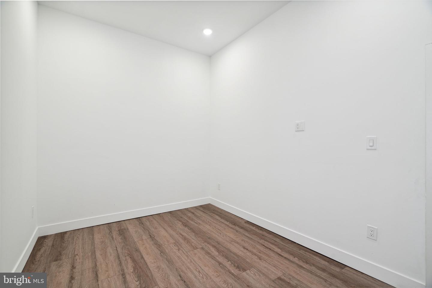 5164 Ridge Ave Property Photo 10