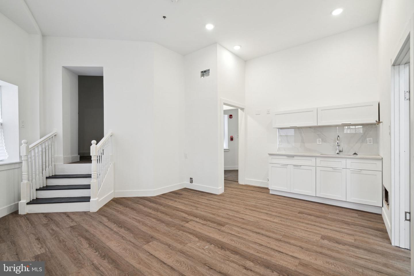 5164 Ridge Ave Property Photo 13