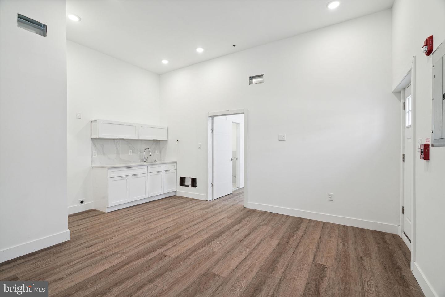 5164 Ridge Ave Property Photo 14