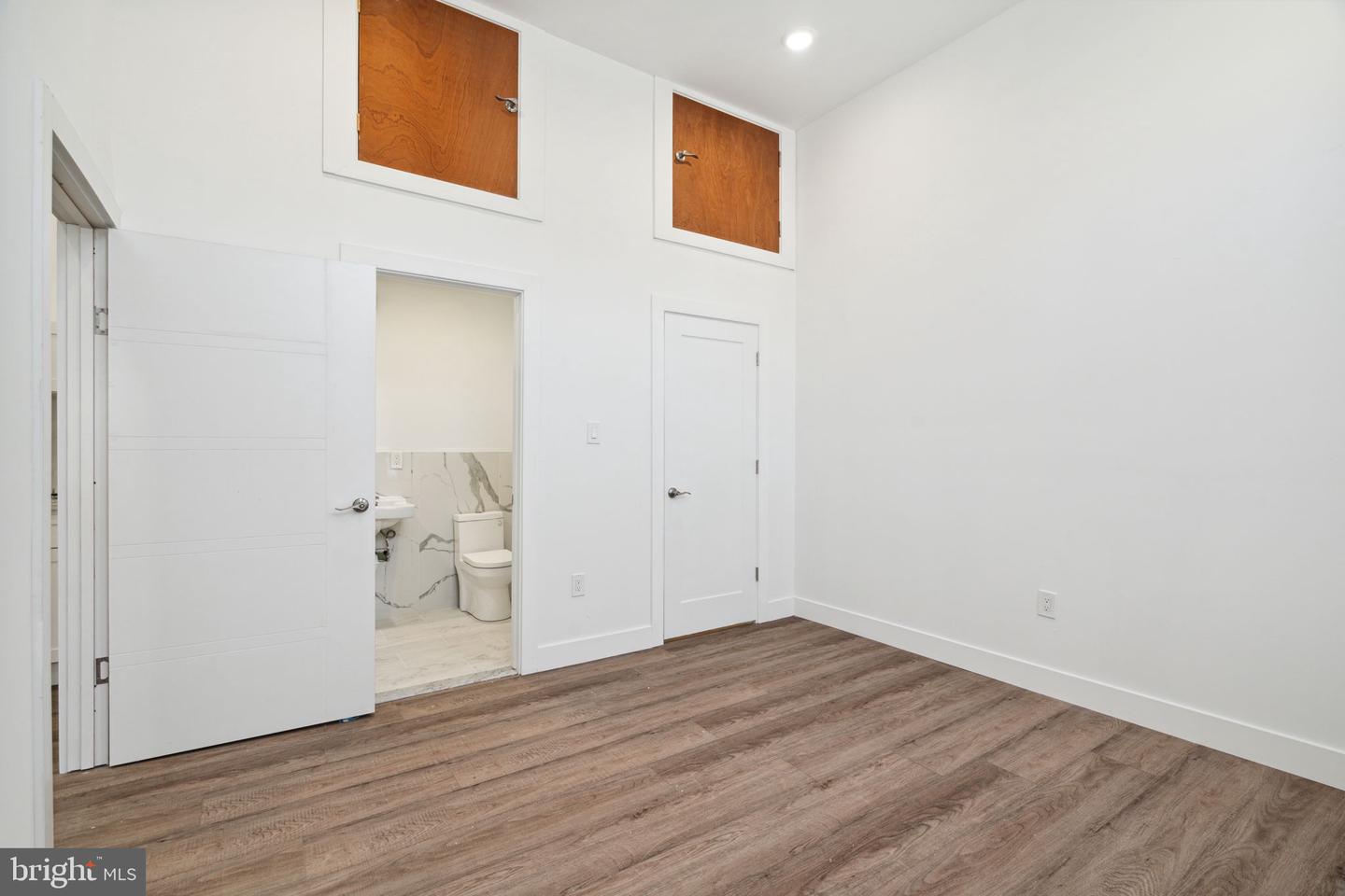 5164 Ridge Ave Property Photo 17