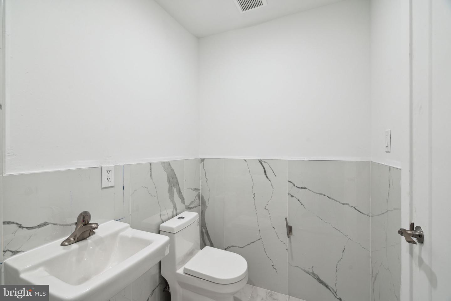 5164 Ridge Ave Property Photo 20