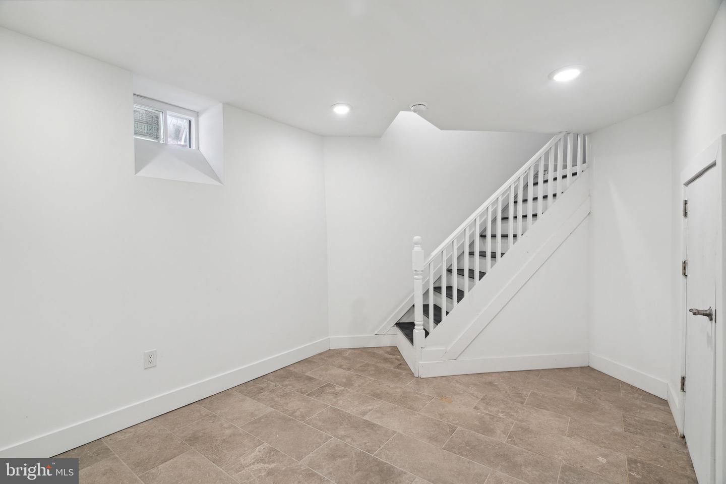 5164 Ridge Ave Property Photo 22