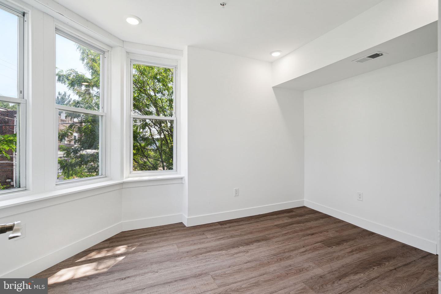 5164 Ridge Ave Property Photo 27