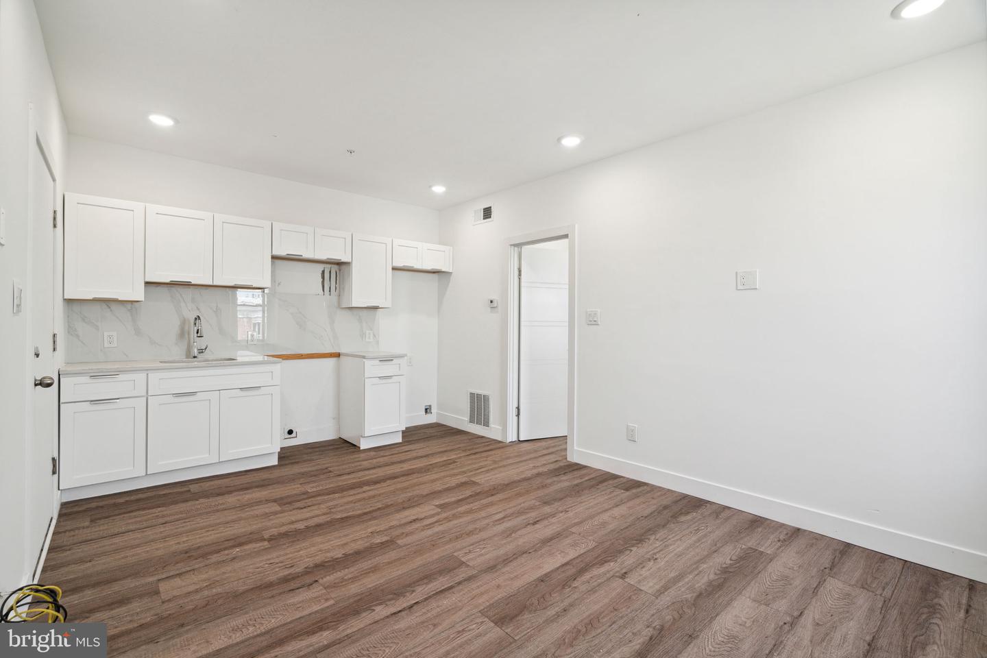5164 Ridge Ave Property Photo 31