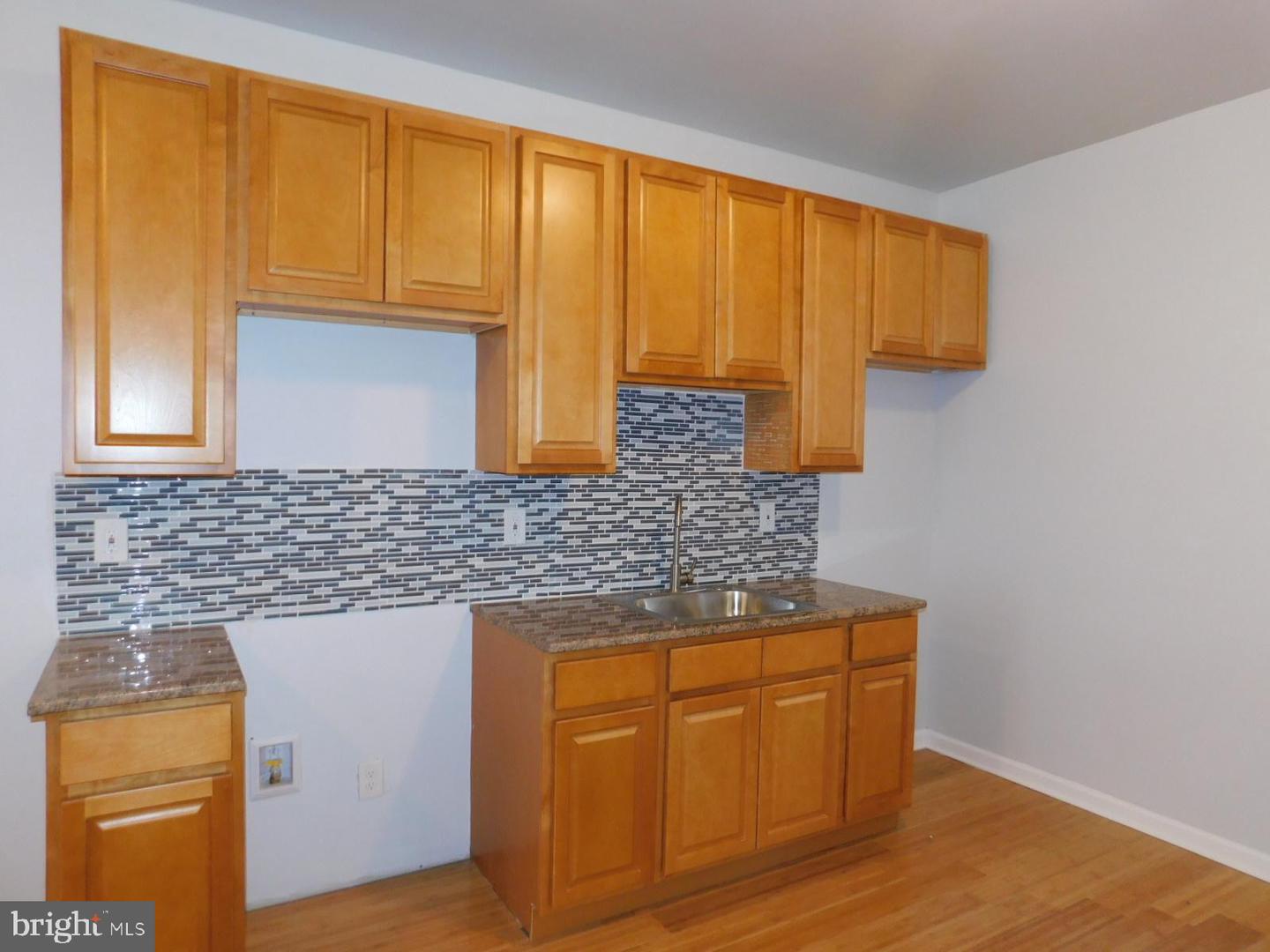 2249 N Woodstock St Property Photo 3