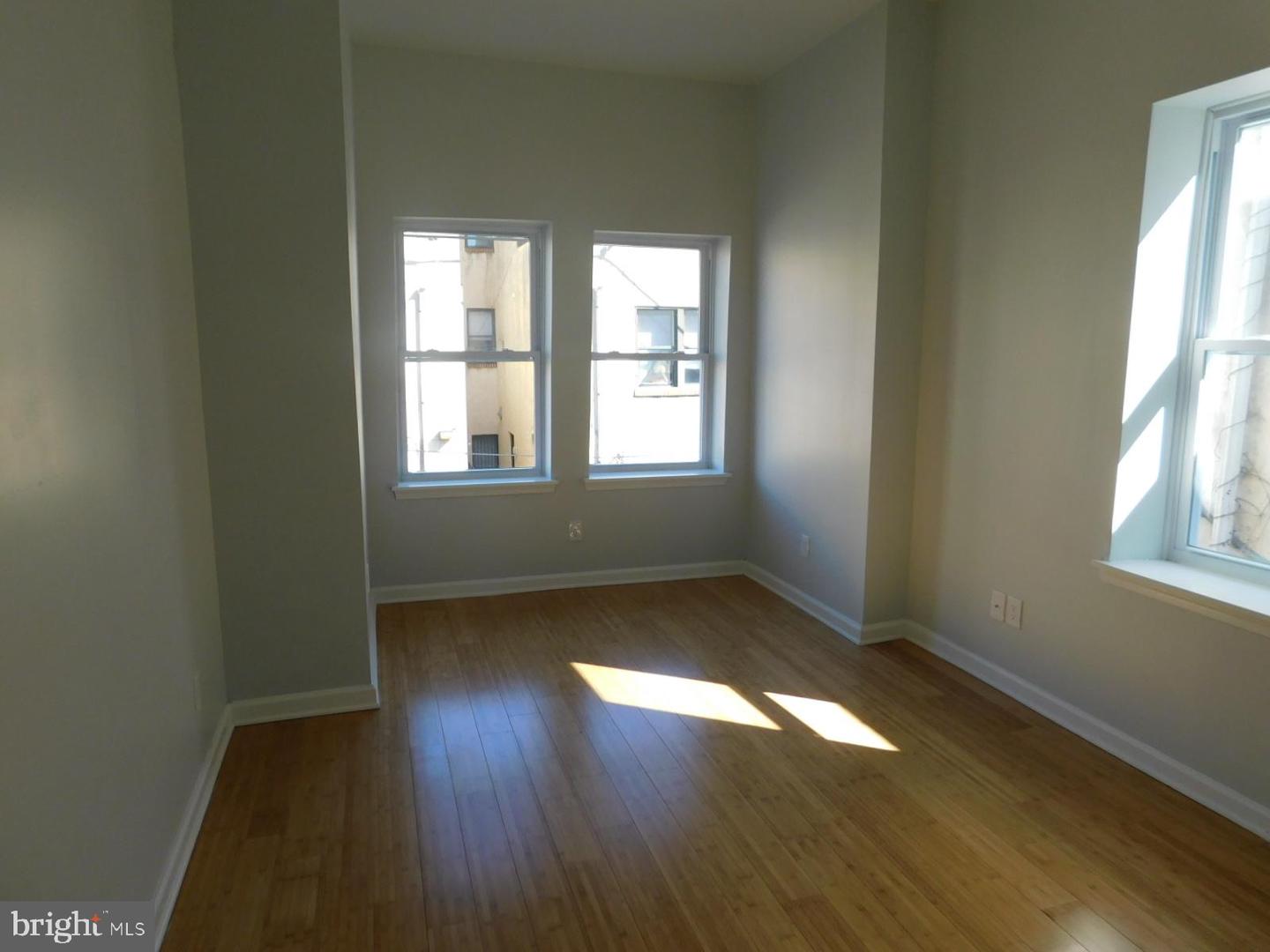 2249 N Woodstock St Property Photo 6