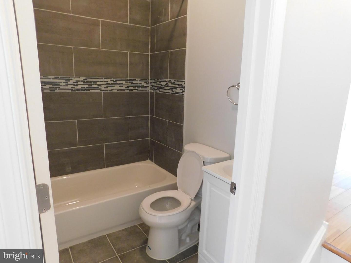 2249 N Woodstock St Property Photo 10