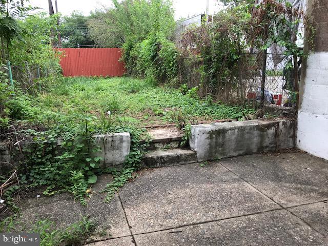 4639 Worth St Property Photo 2