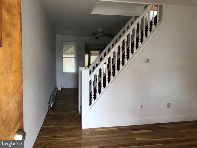 4639 Worth St Property Photo 3