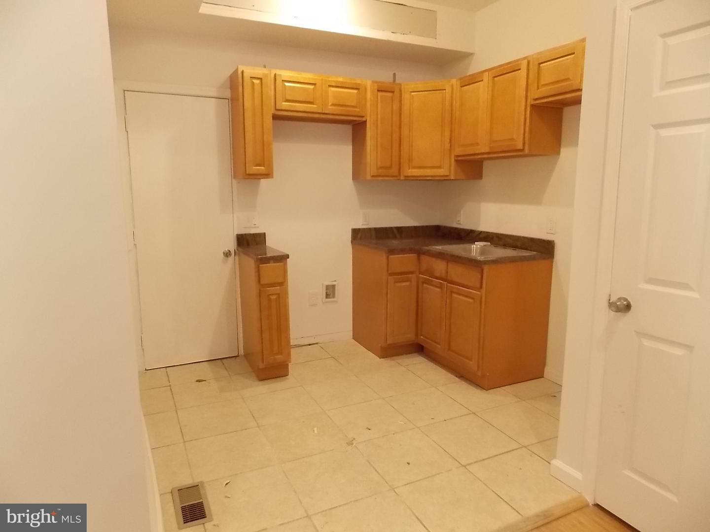 2269 N Gratz St Property Photo 3