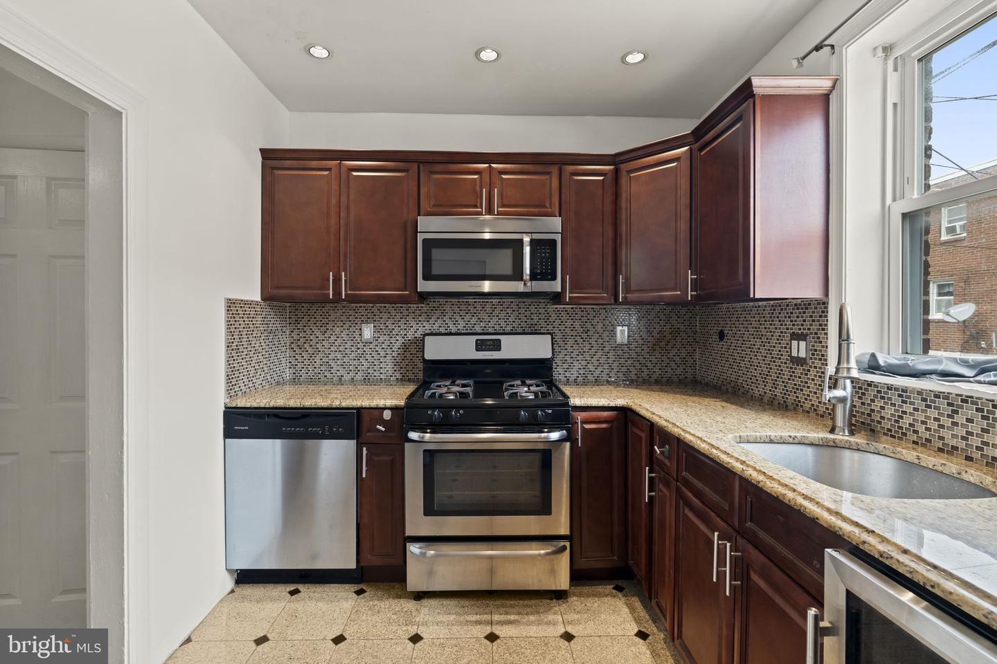 923 Anchor St Property Photo 16