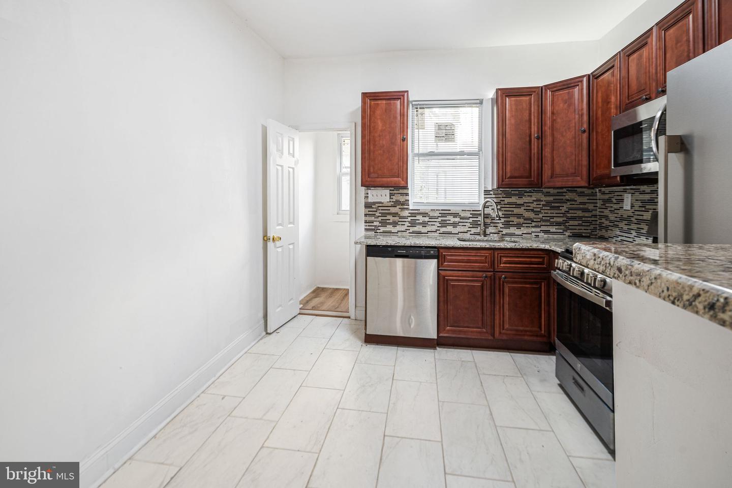 5717 Pemberton St Property Photo 4